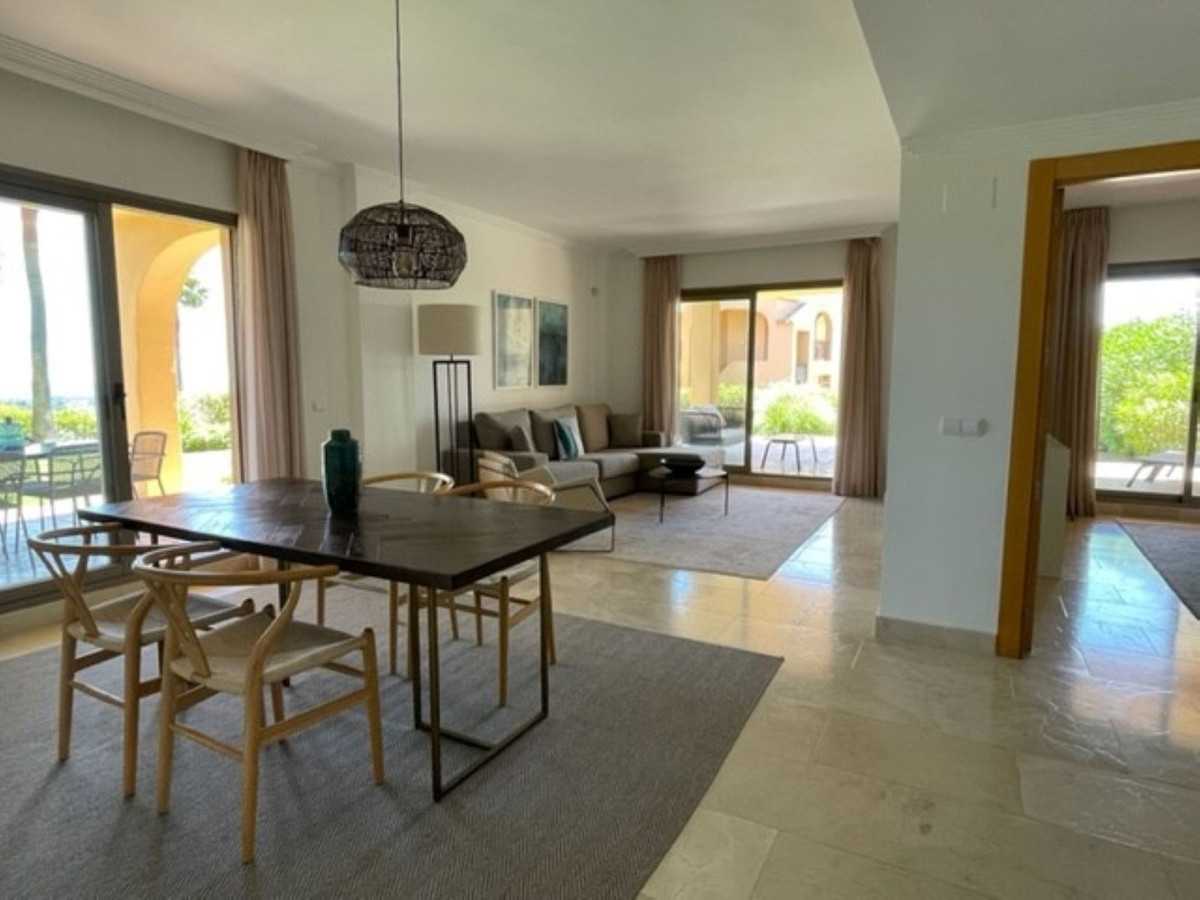 Condominium in Benahavis, Andalusia 10846957