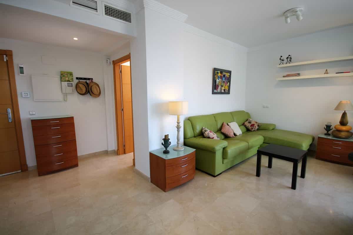 公寓 在 阿罗约德拉米尔, 安达卢西亚 10847391
