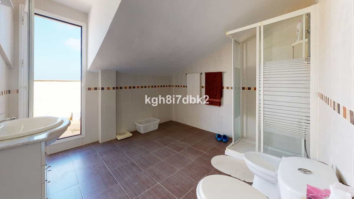 Квартира в Benalmádena, Andalucía 10847436