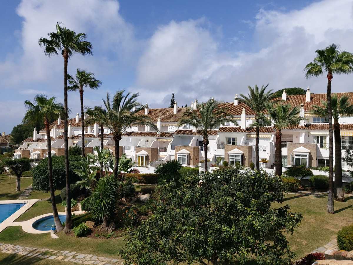 Rumah di San Pedro de Alcantara, Andalusia 10848203