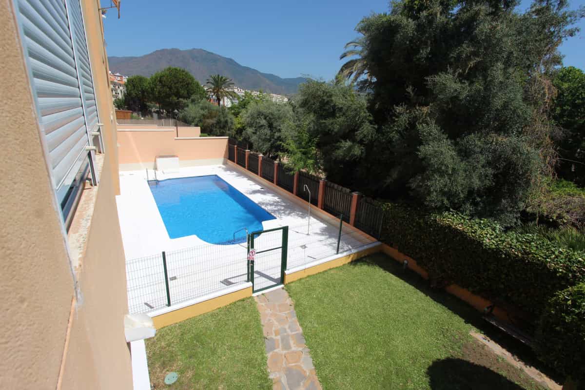 Condominium in Estepona, Andalusia 10848573
