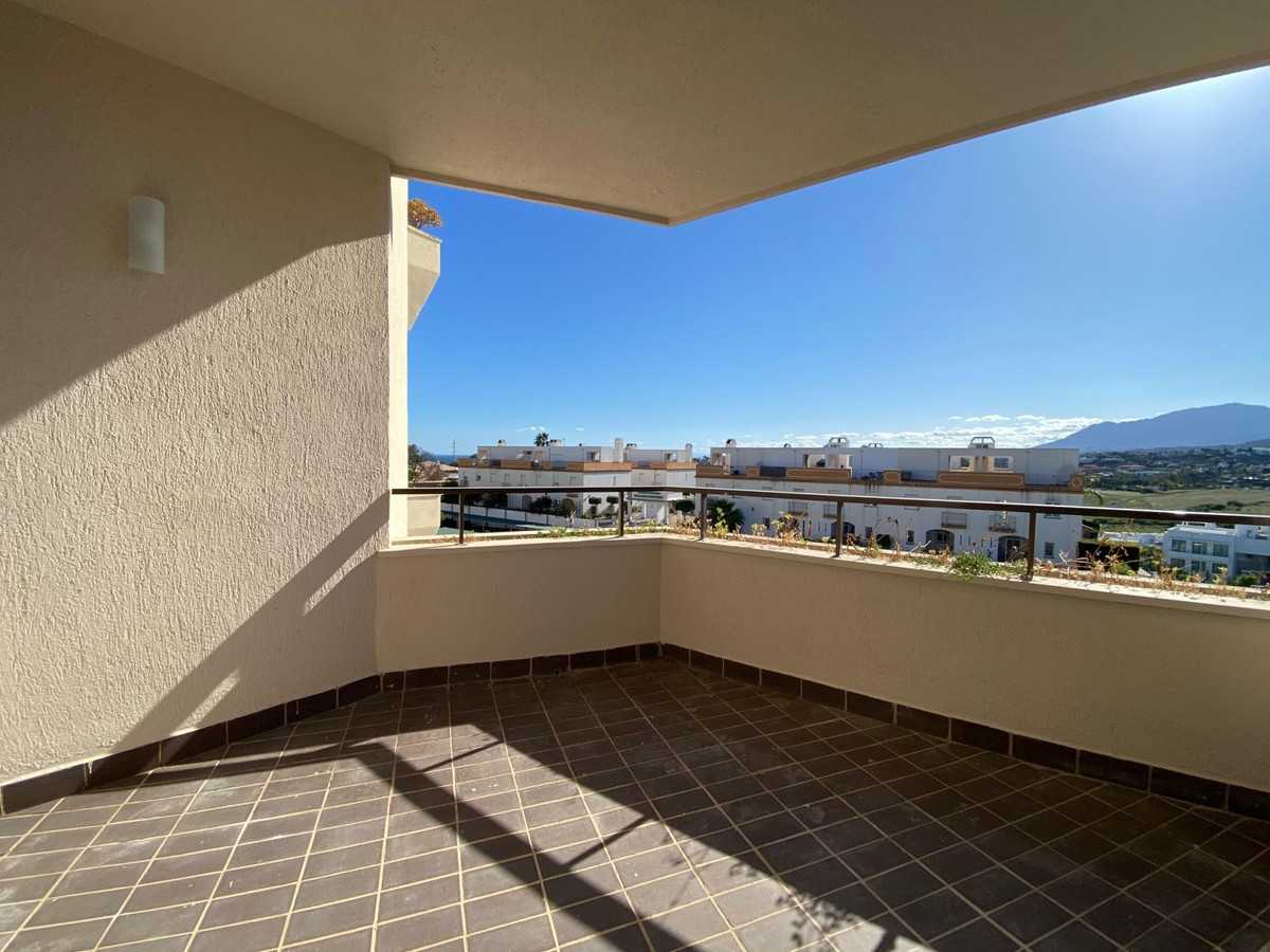 Condominium in Estepona, Andalusia 10848601