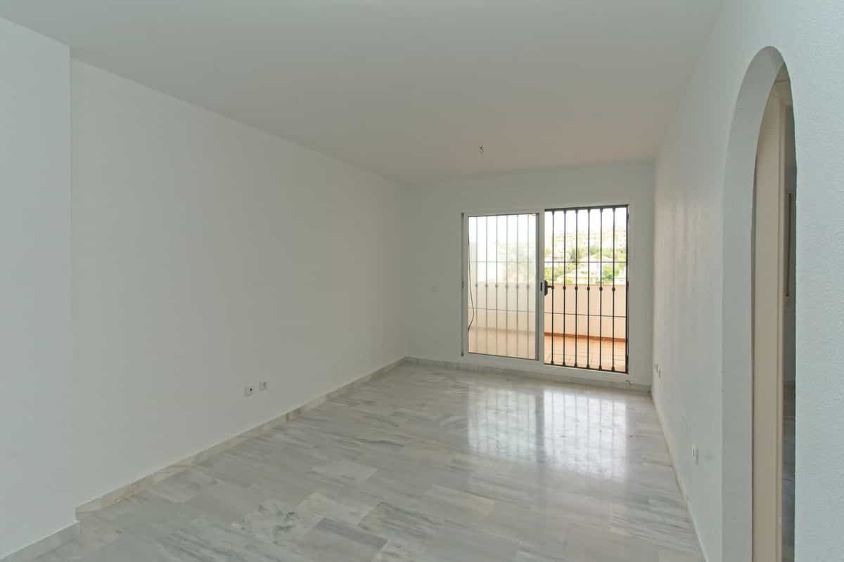 Condominium in El Palo, Andalusia 10848827