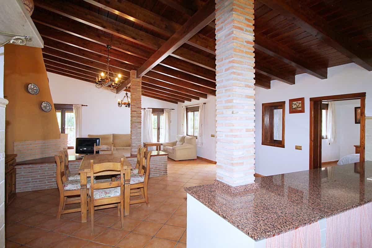 Talo sisään Alhaurín el Grande, Andalusia 10849155