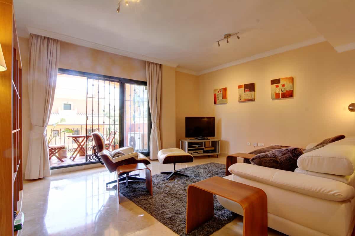 Condominium in Ojen, Andalusia 10849359