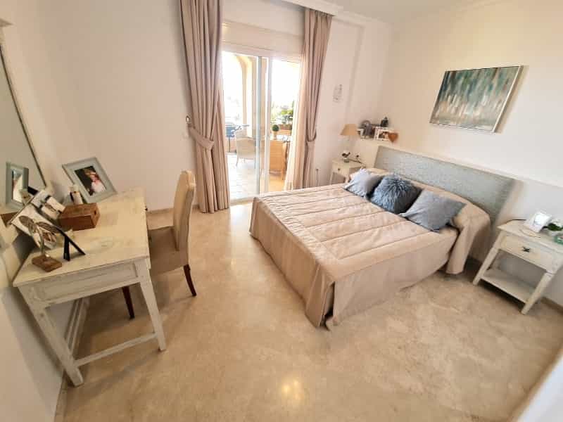 Condominium in Marbella, Andalucía 10849687
