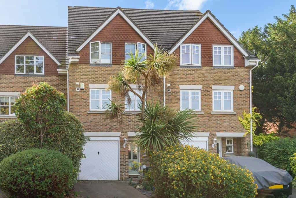 House in Elmers End, Bromley 10849707