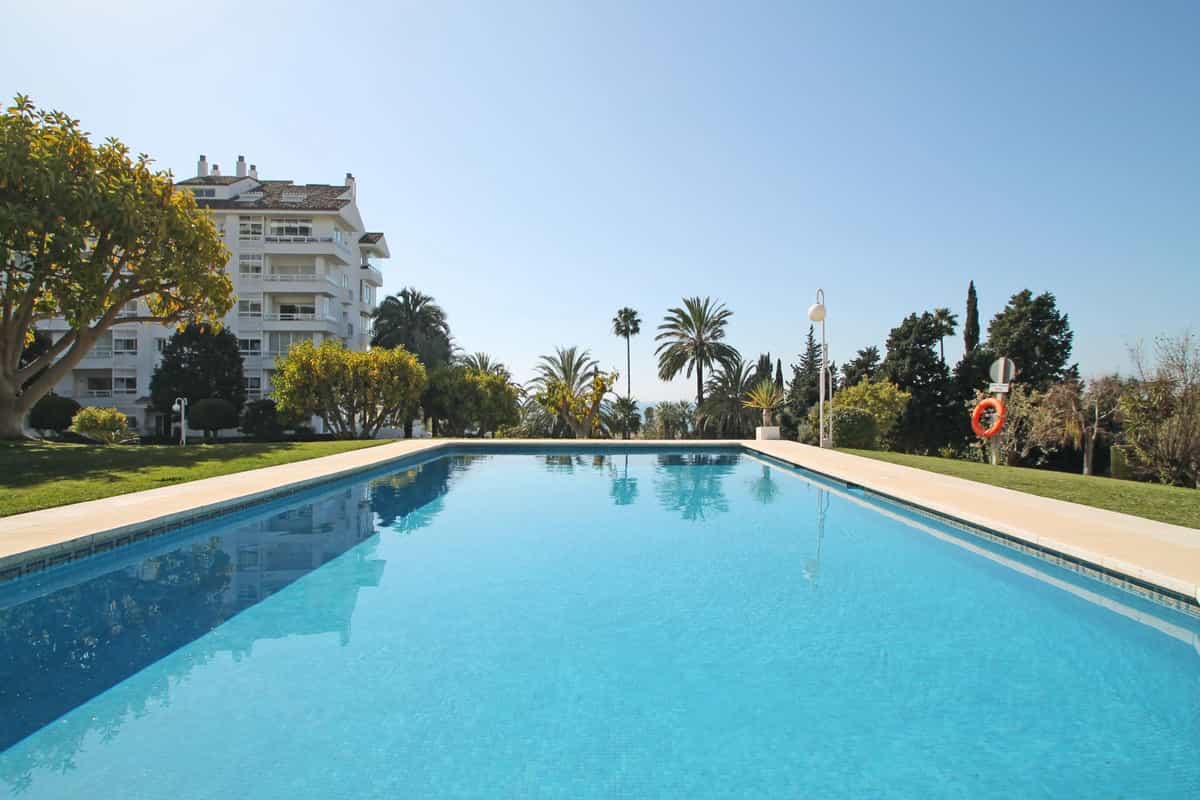 Condominium in Marbella, Andalusia 10849839