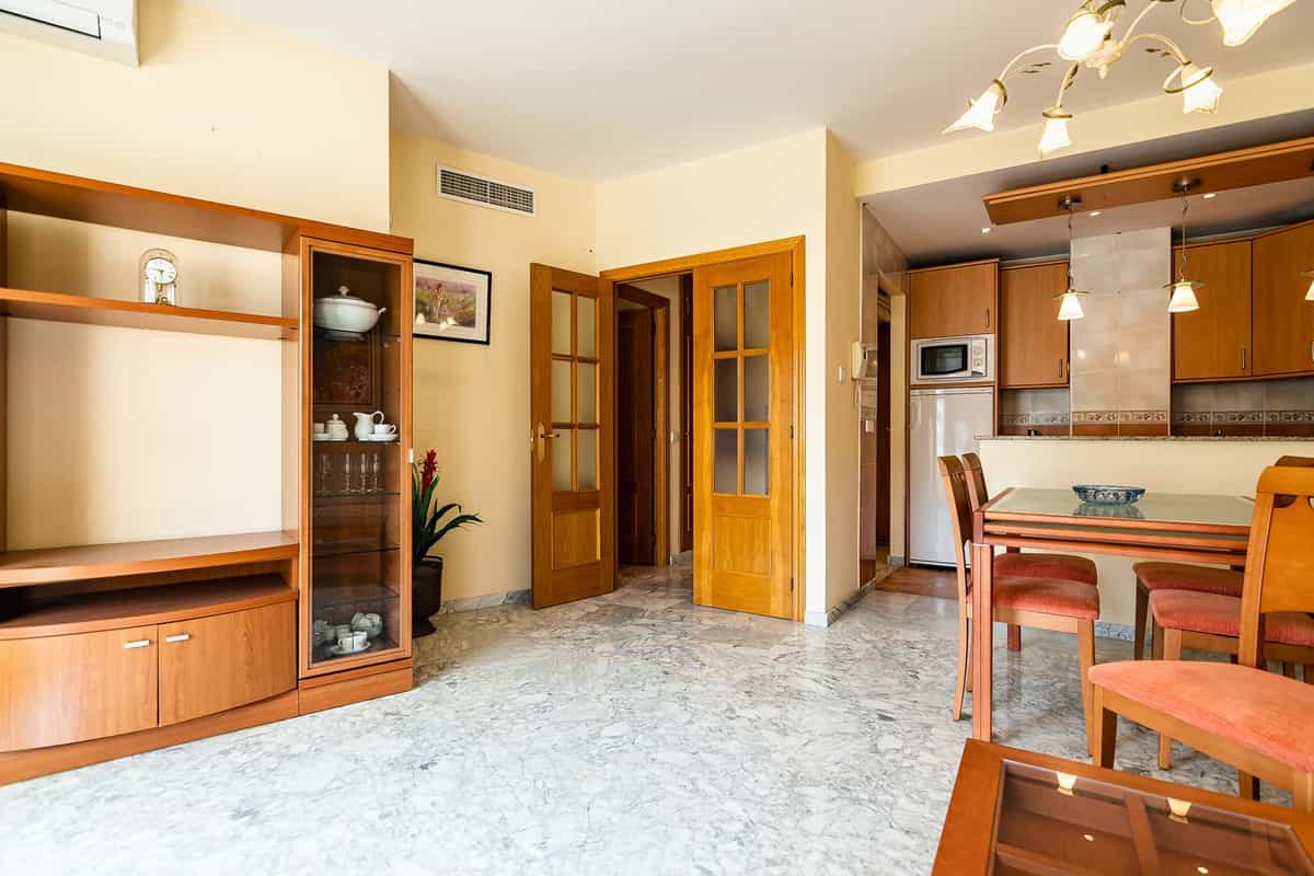 Condominium in Marbella, Andalucía 10849997