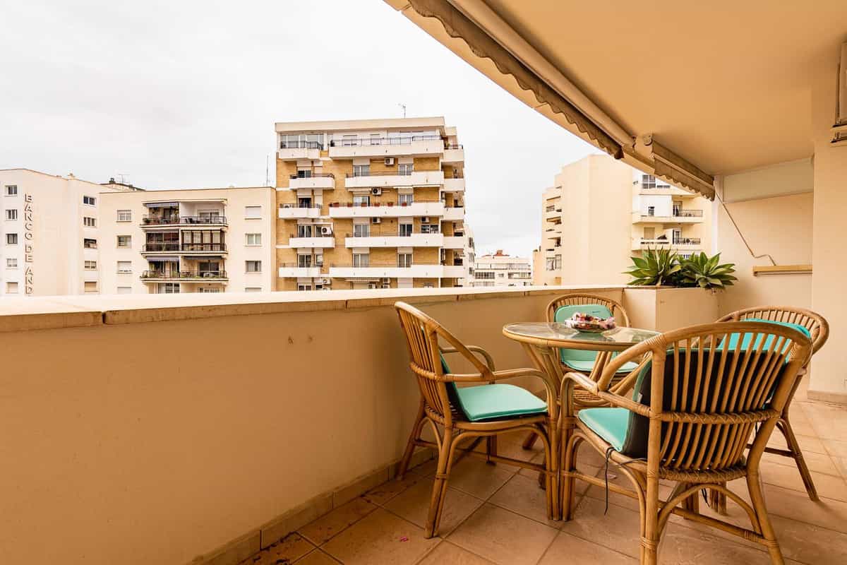Condominium in Marbella, Andalucía 10849997