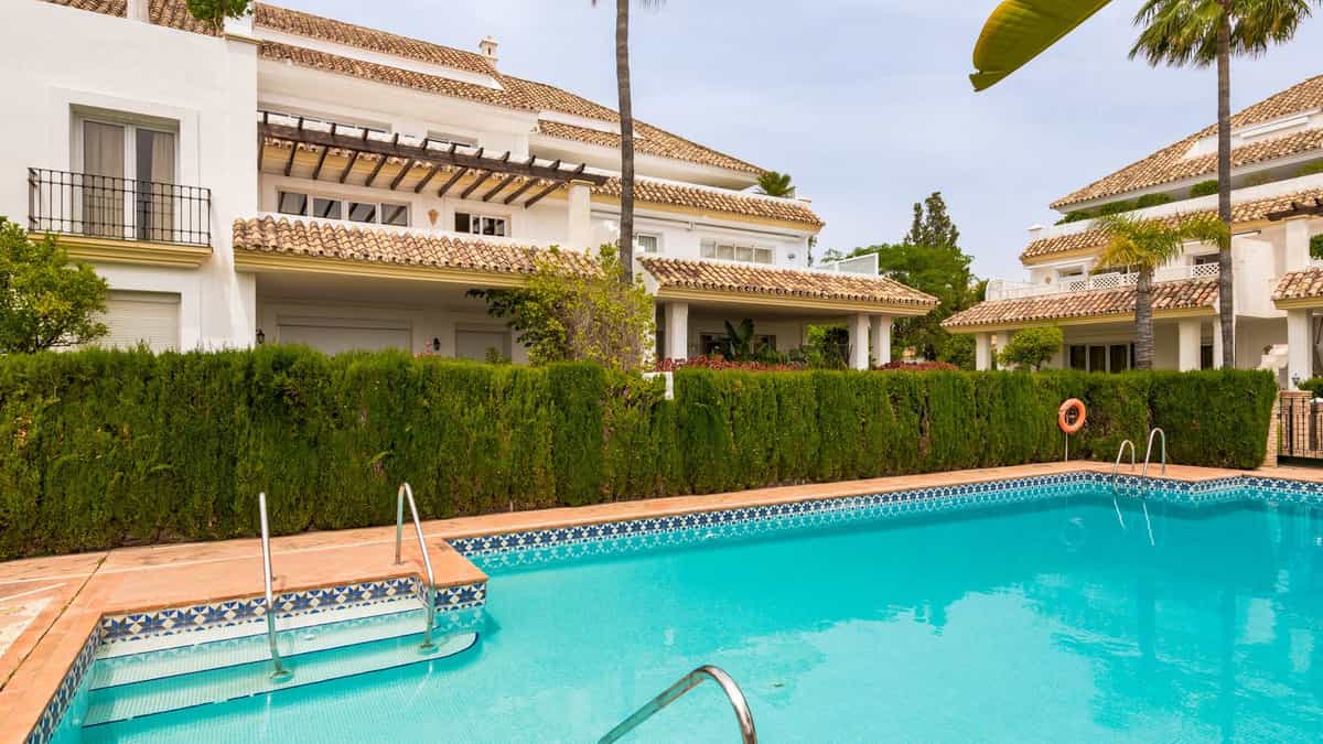 Eigentumswohnung im Marbella, Andalusien 10850010
