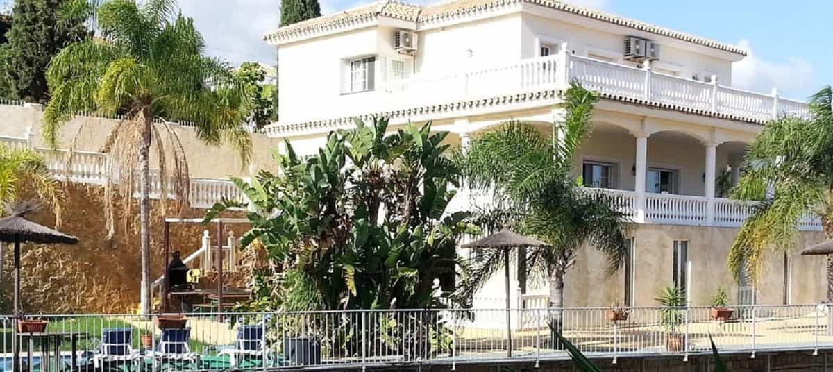 House in Fuengirola, Andalusia 10850123