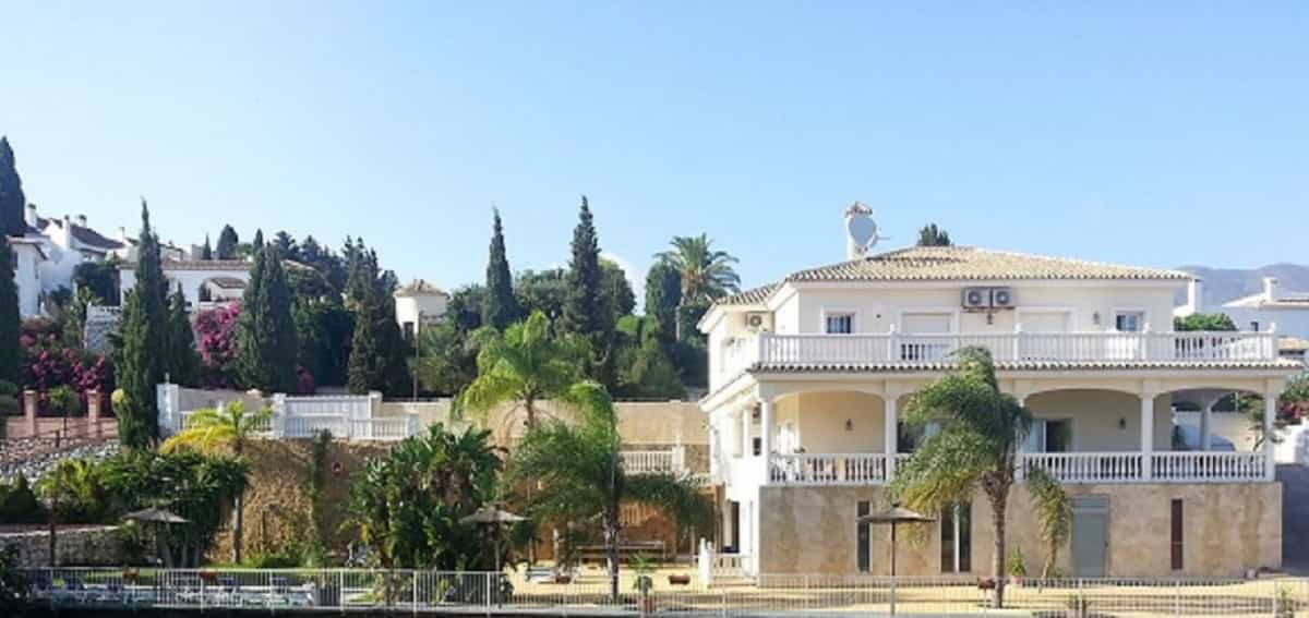 House in Fuengirola, Andalusia 10850123