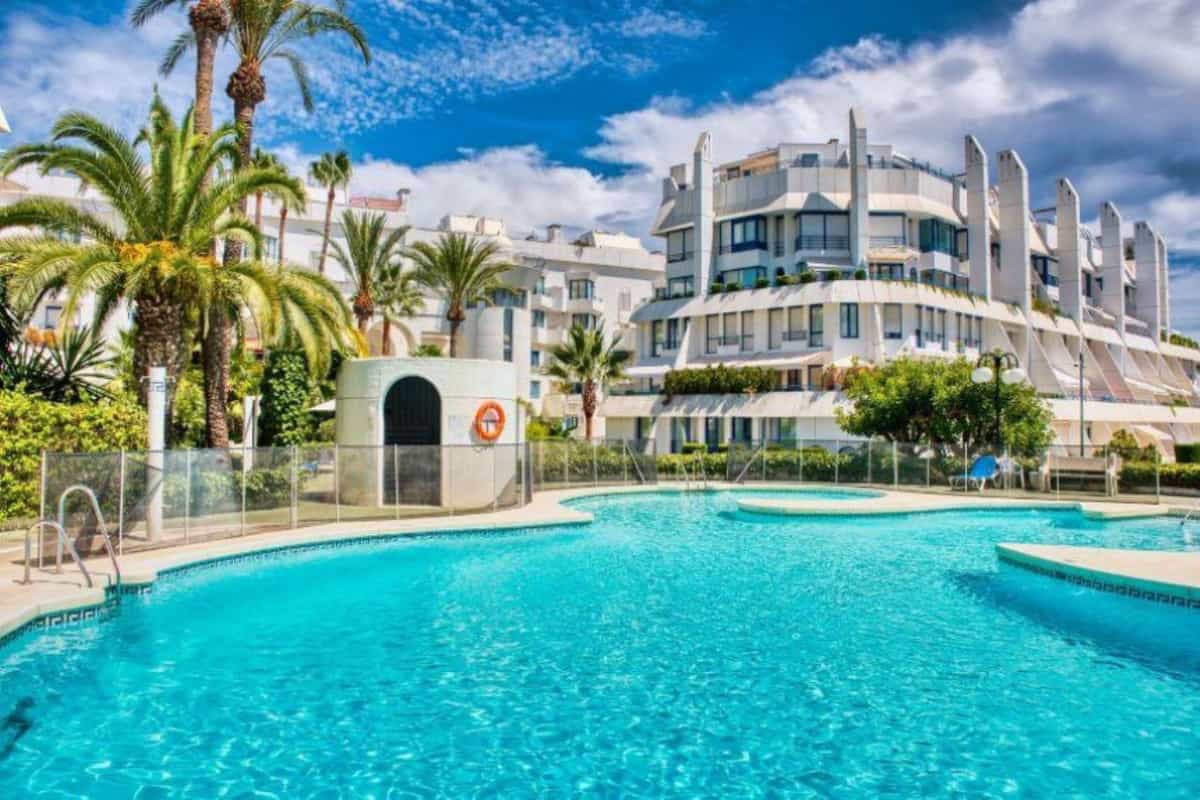Eigentumswohnung im Marbella, Andalusia 10850177