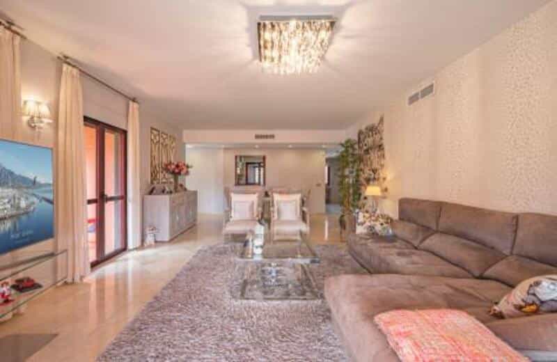 Eigentumswohnung im Marbella, Andalusien 10850201