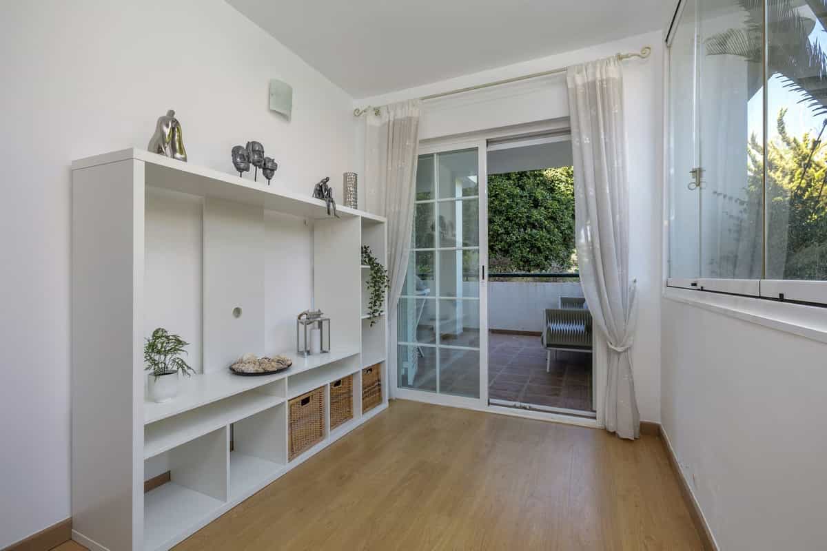 Condominium in Marbella, Andalusia 10850249