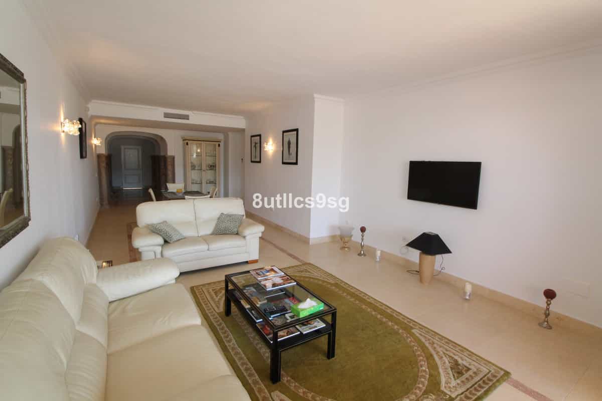 Condominium in Marbella, Andalucía 10850462