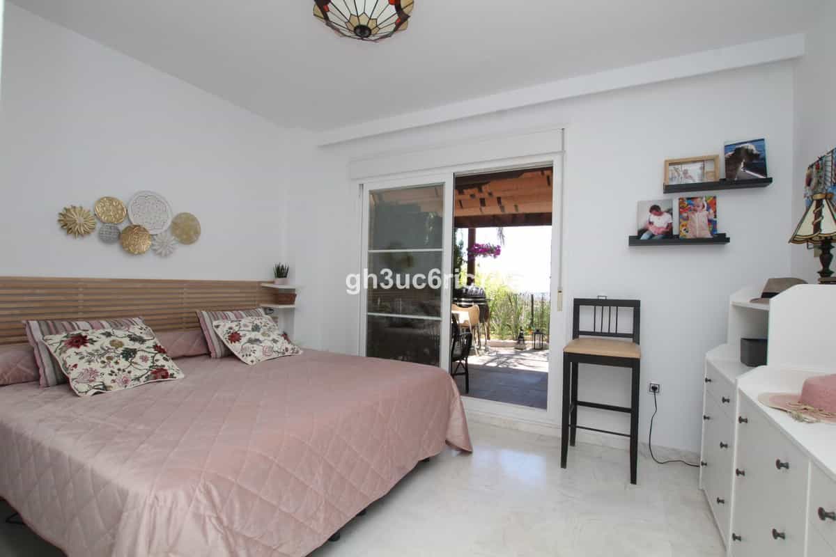 House in Fuengirola, Andalusia 10851543