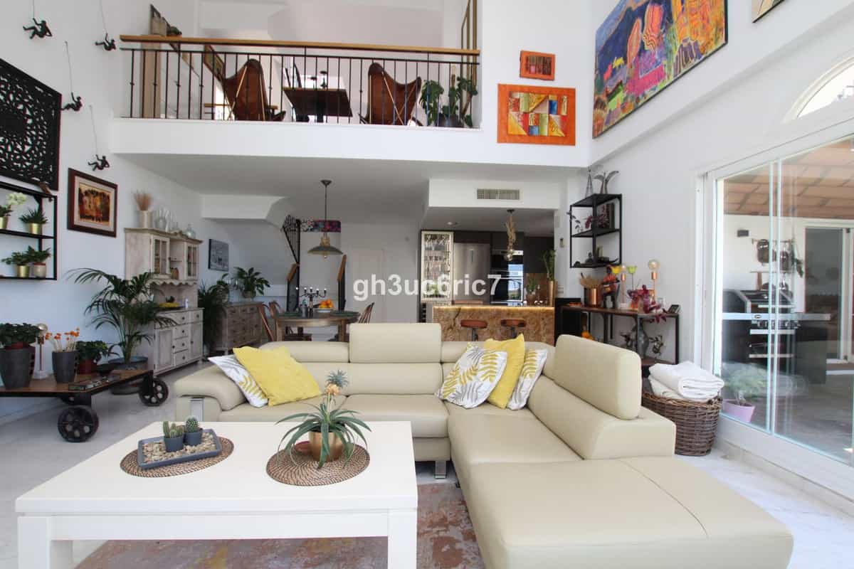House in Fuengirola, Andalusia 10851543