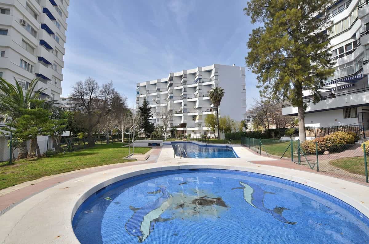 Condominium in Arroyo de la Miel, Andalusia 10852025
