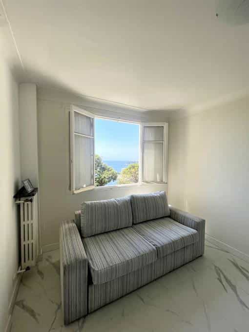 Condominium in Faussignana, Provence-Alpes-Cote d'Azur 10852124