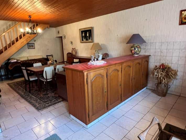 casa no Sauzé-Vaussais, Nouvelle-Aquitaine 10852460