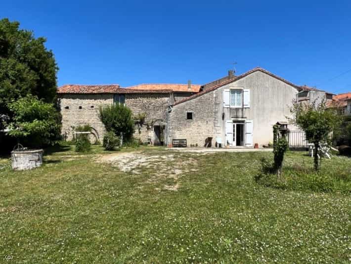 House in Villefagnan, Nouvelle-Aquitaine 10852504