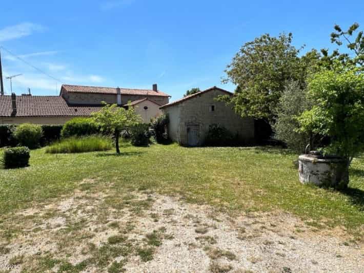 Hus i Villefagnan, Nouvelle-Aquitaine 10852504