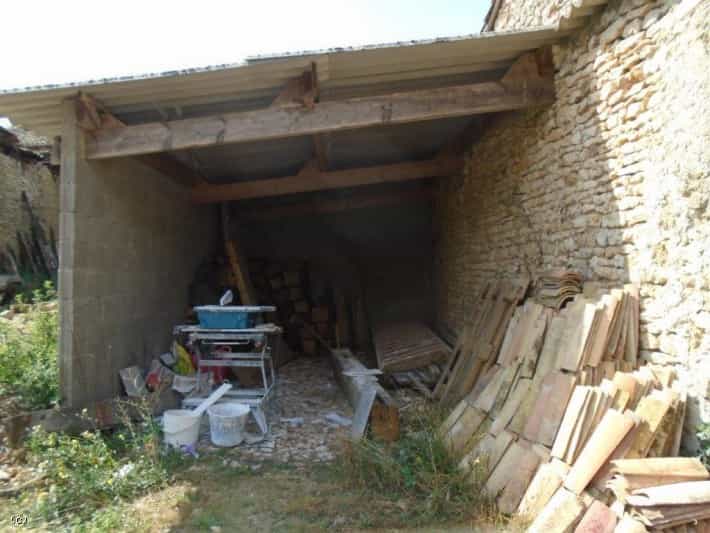 Rumah di Civray, Nouvelle-Aquitaine 10852525