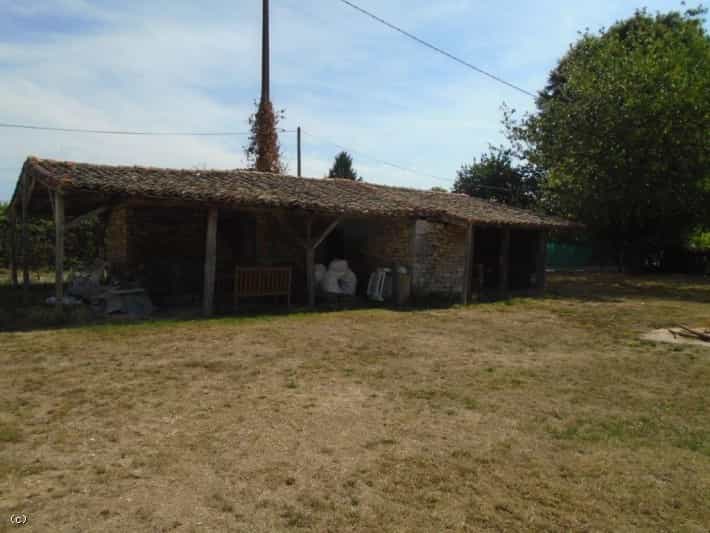 Talo sisään Civray, Nouvelle-Aquitaine 10852525