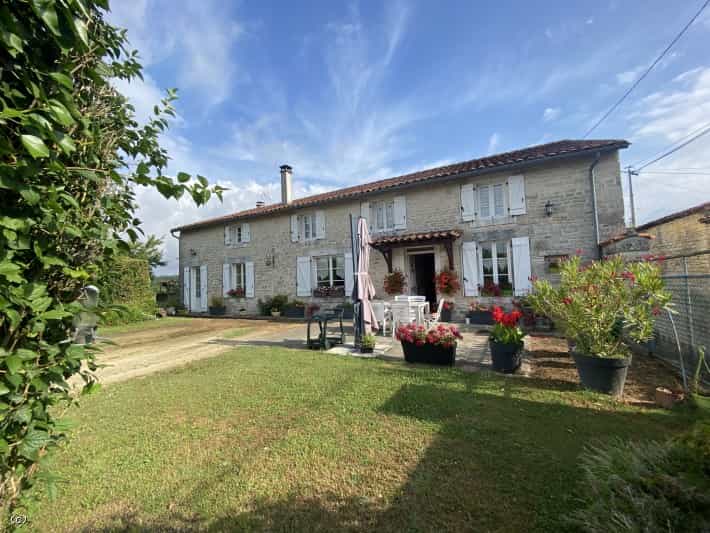 Hus i Ruffec, Nouvelle-Aquitaine 10852552