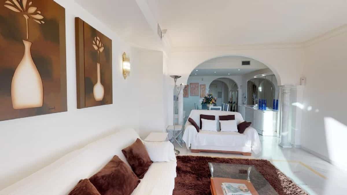 Condominium in Marbella, Andalucía 10852565
