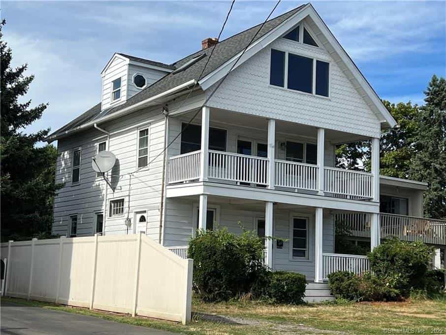 House in Short Beach, Connecticut 10852602
