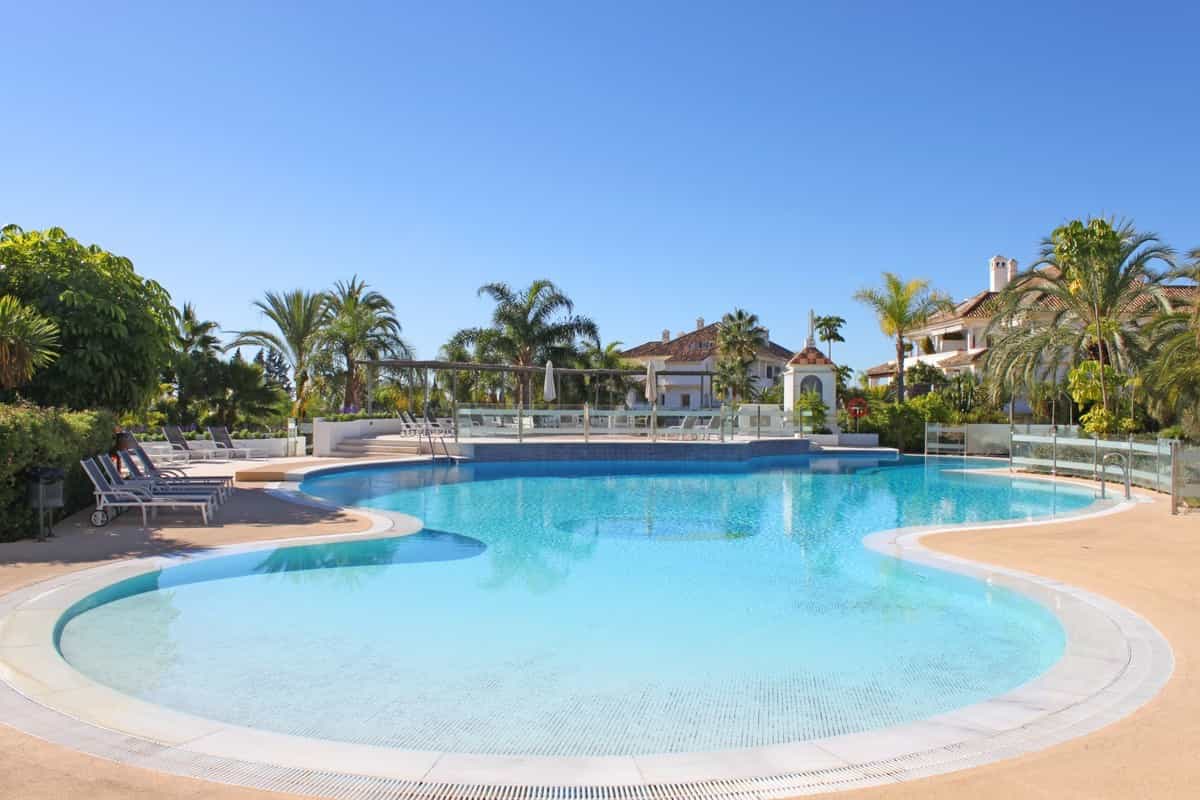 Eigentumswohnung im Marbella, Andalusien 10852610