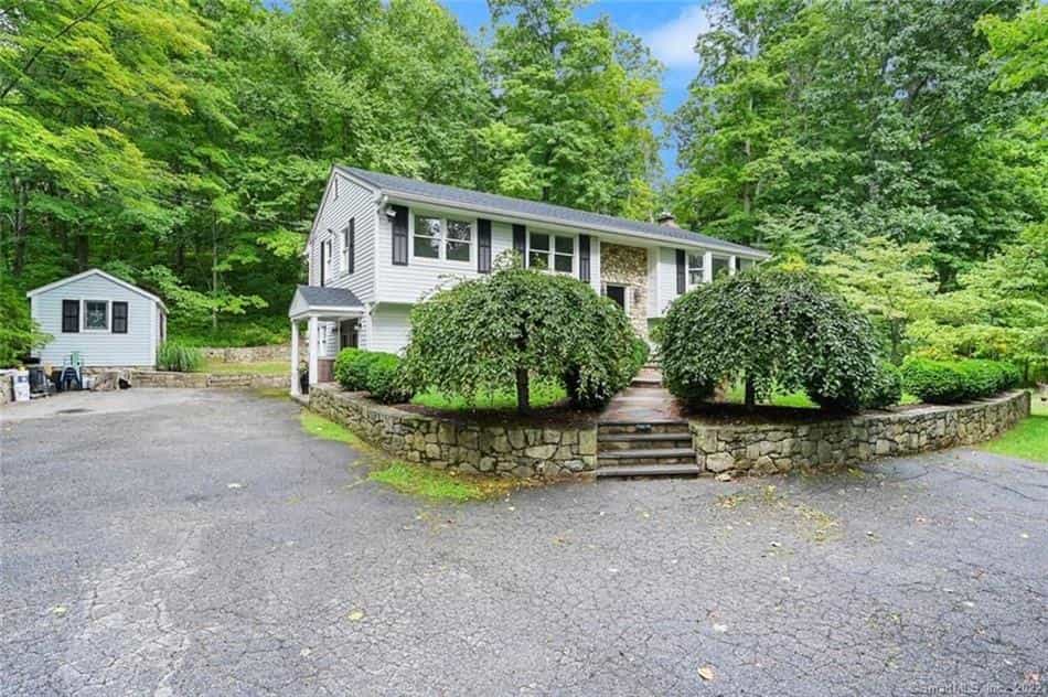 House in Topstone, Connecticut 10852613