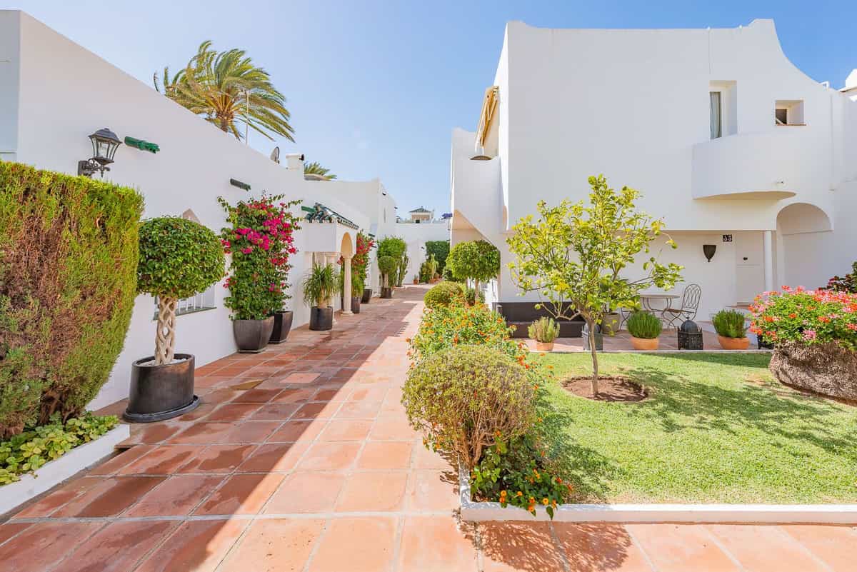 House in Marbella, Andalucía 10853069
