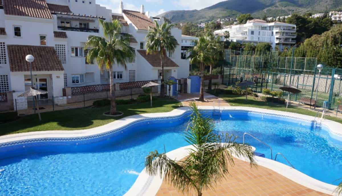 Condominium in Benalmádena, Andalucía 10853070