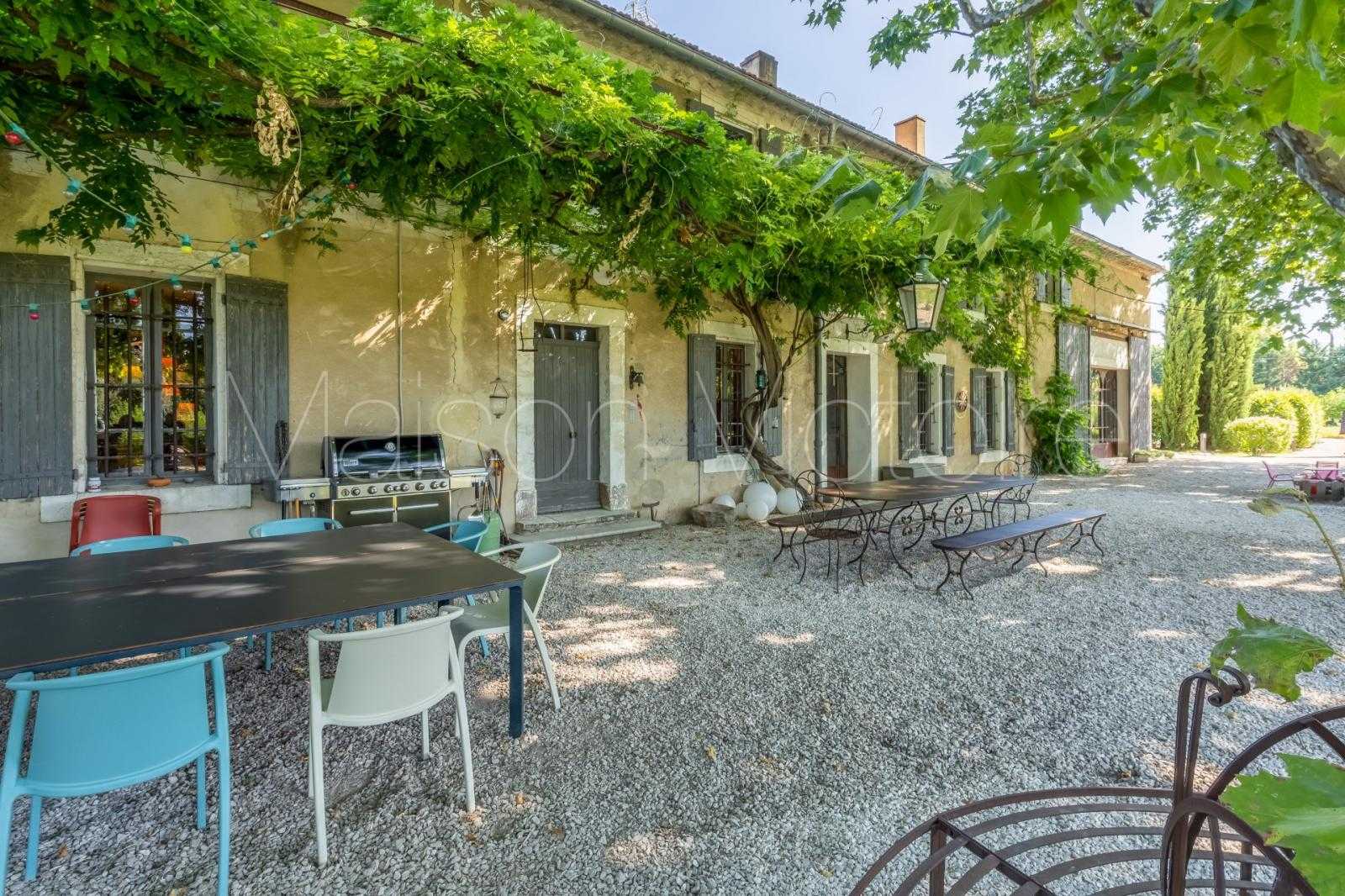 Haus im L'Isle-sur-la-Sorgue, Provence-Alpes-Côte d'Azur 10853083