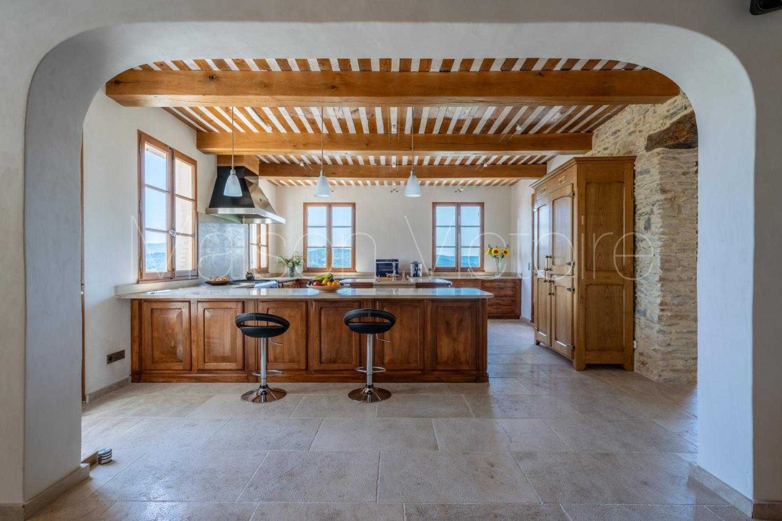 Dom w Saint-Saturnin-les-Apt, Prowansja-Alpy-Lazurowe Wybrzeże 10853086