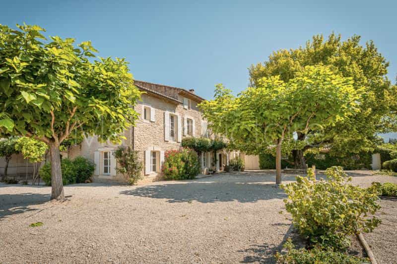 House in L'Isle-sur-la-Sorgue, Provence-Alpes-Cote d'Azur 10853089