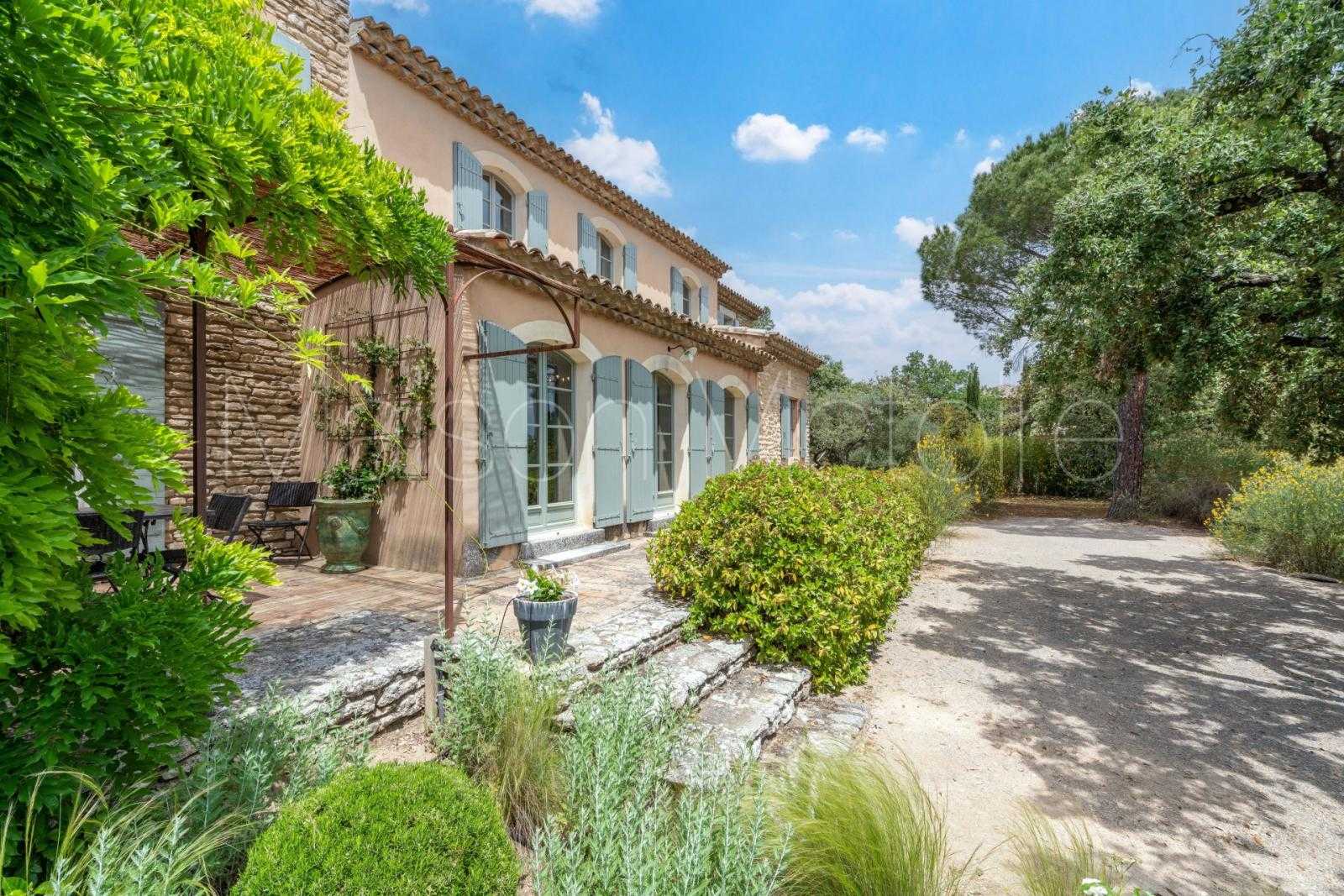 House in Cabrieres-d'Avignon, Provence-Alpes-Cote d'Azur 10853091