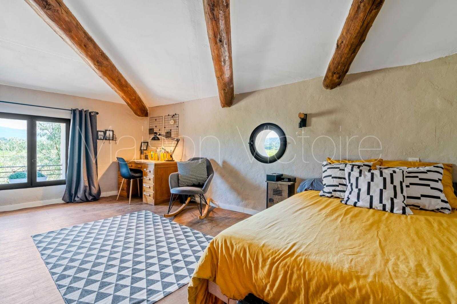 집 에 Mazan, Provence-Alpes-Côte d'Azur 10853093