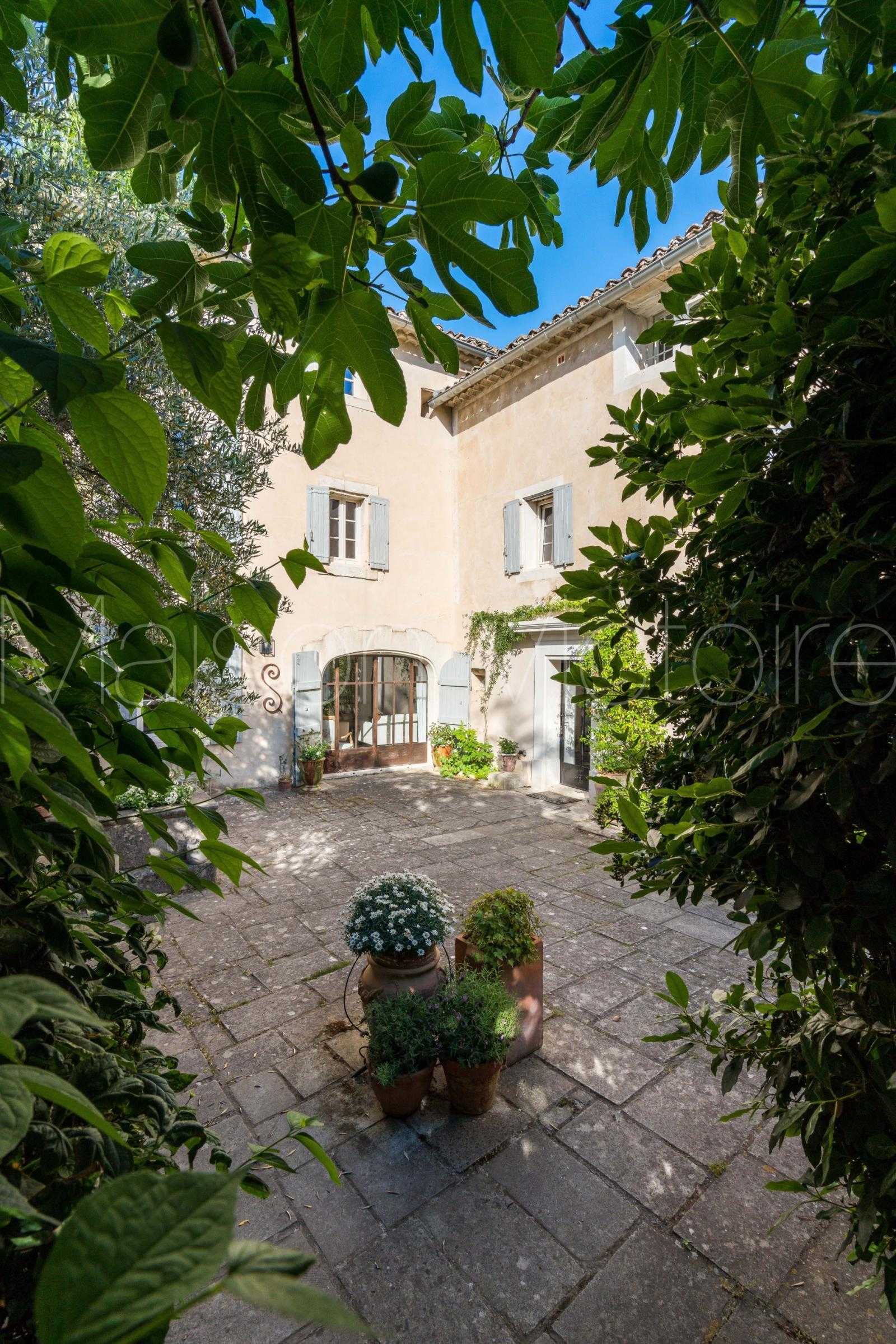 Muu sisään Oppede le Vieux, Provence-Alpes-Cote d'Azur 10853095