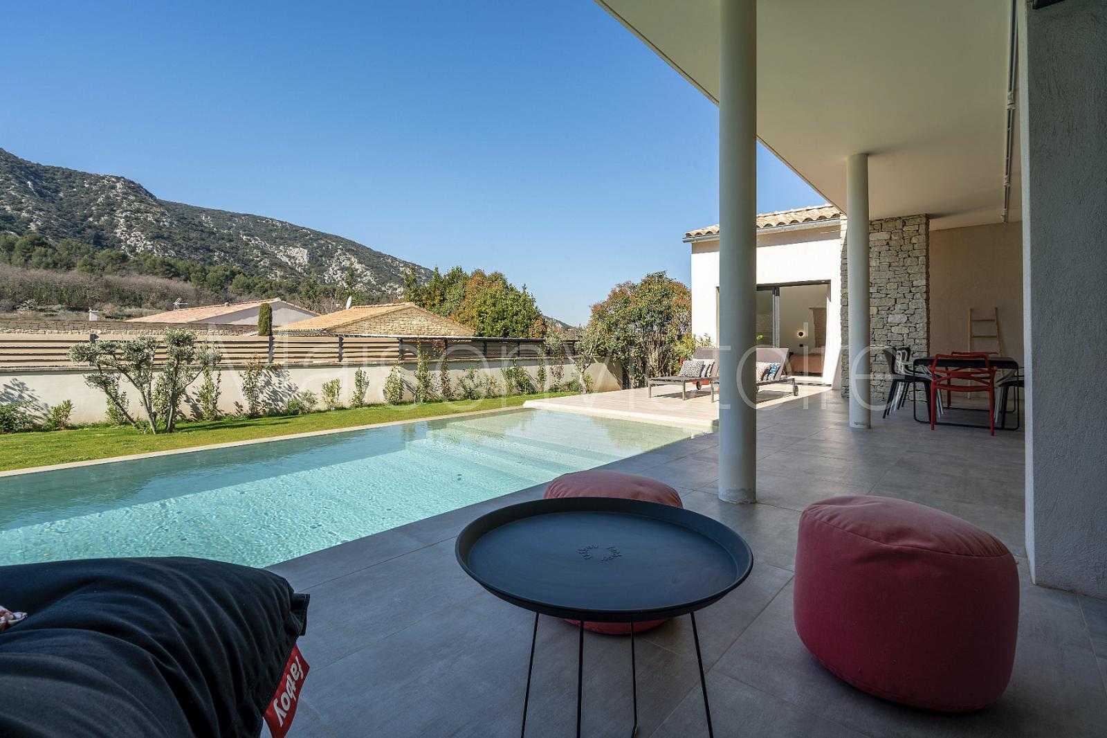 Huis in Maubec, Provence-Alpes-Côte d'Azur 10853114
