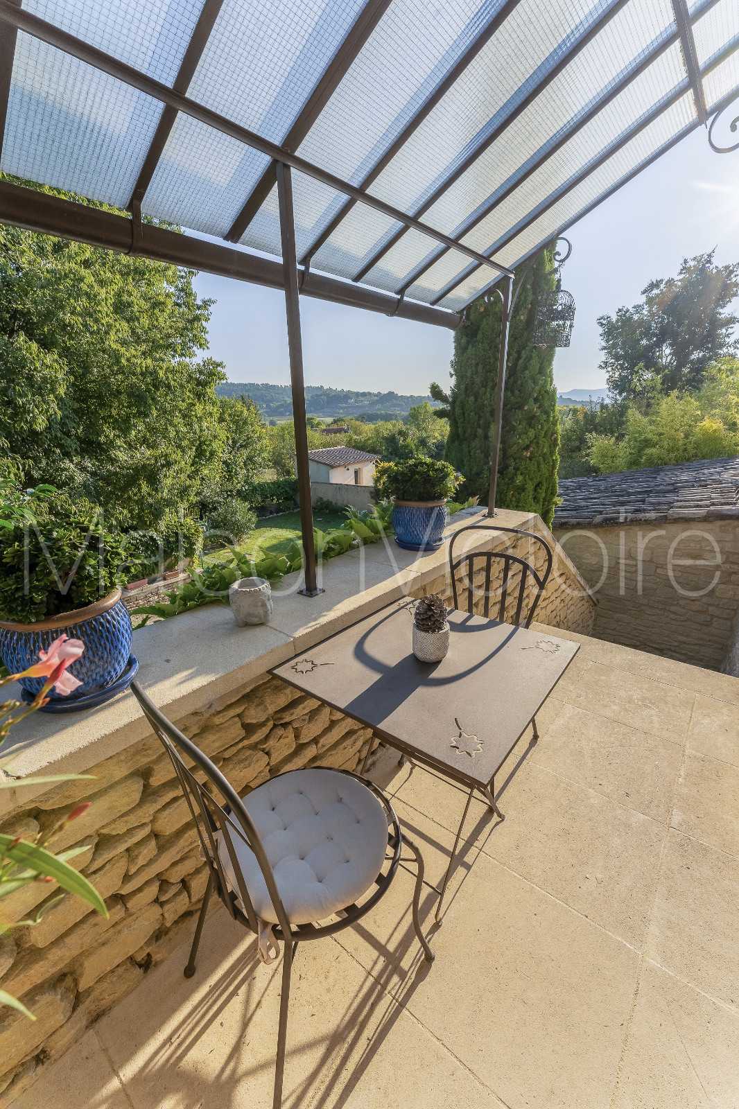 Talo sisään Goult, Provence-Alpes-Cote d'Azur 10853133