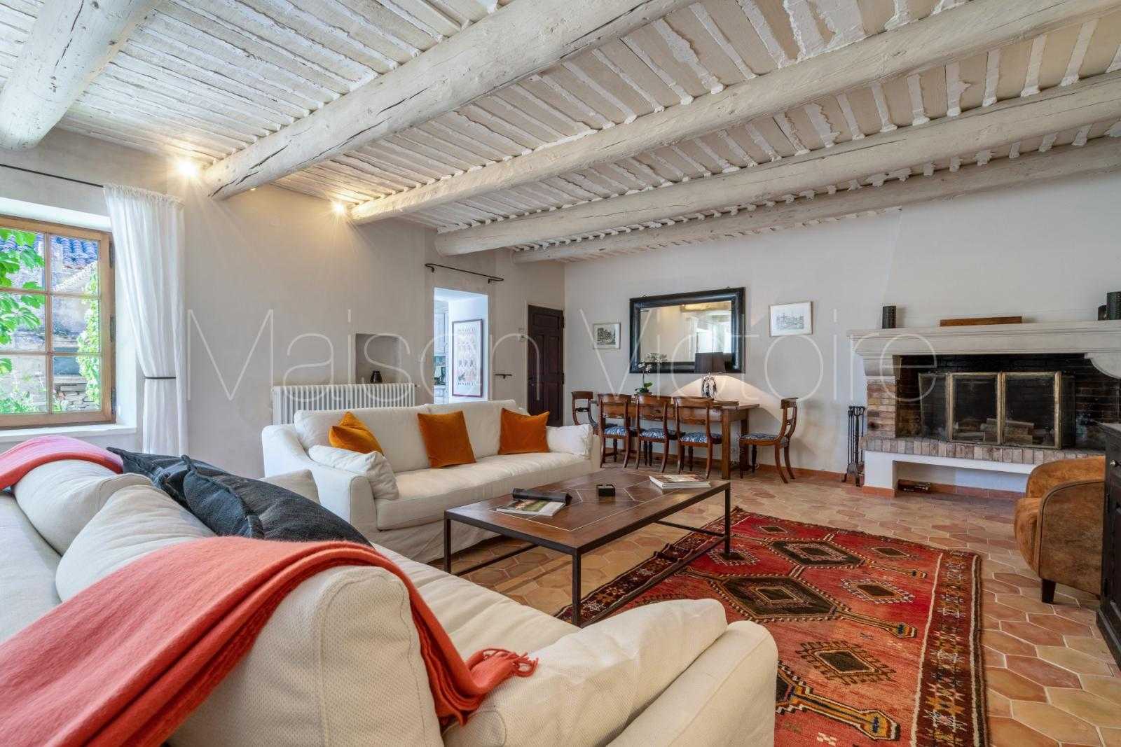 casa en Cabrières-d'Avignon, Provenza-Alpes-Costa Azul 10853143