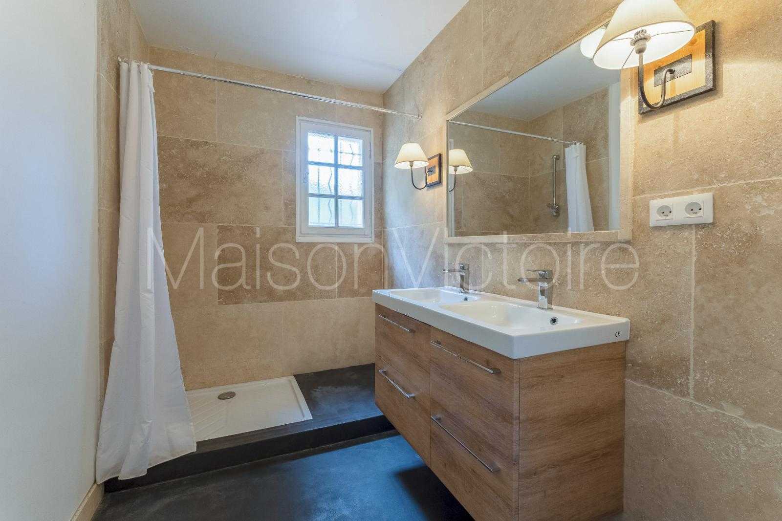 House in Saumane-de-Vaucluse, Provence-Alpes-Cote d'Azur 10853170