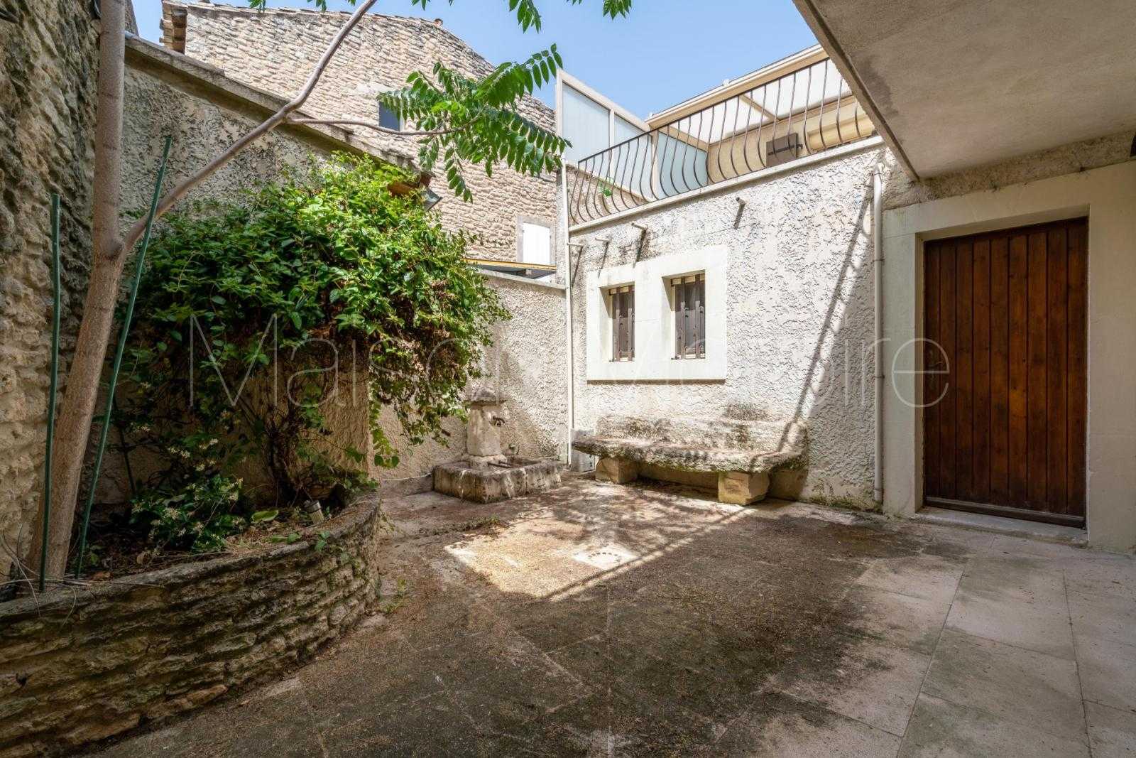 Huis in Cabrières-d'Avignon, Provence-Alpes-Côte d'Azur 10853186
