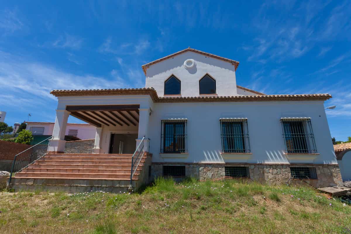 жилой дом в Арройо де ла Миэль, Андалусия 10853229