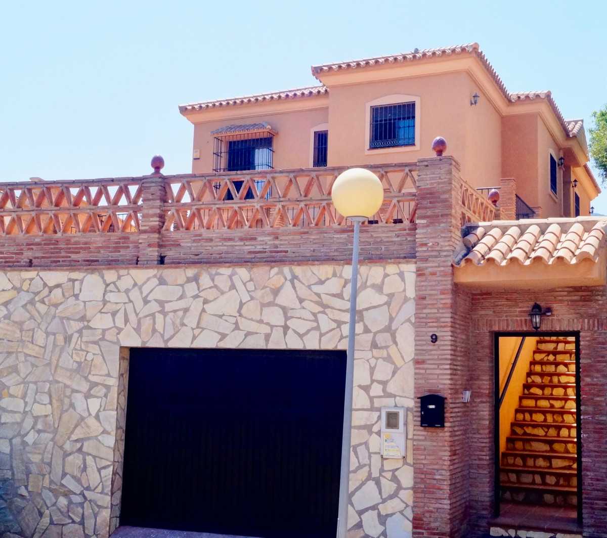 House in Arroyo de la Miel, Andalusia 10853266